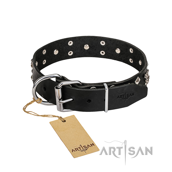 Leather dog collar with smooth edges for convenient everyday outing